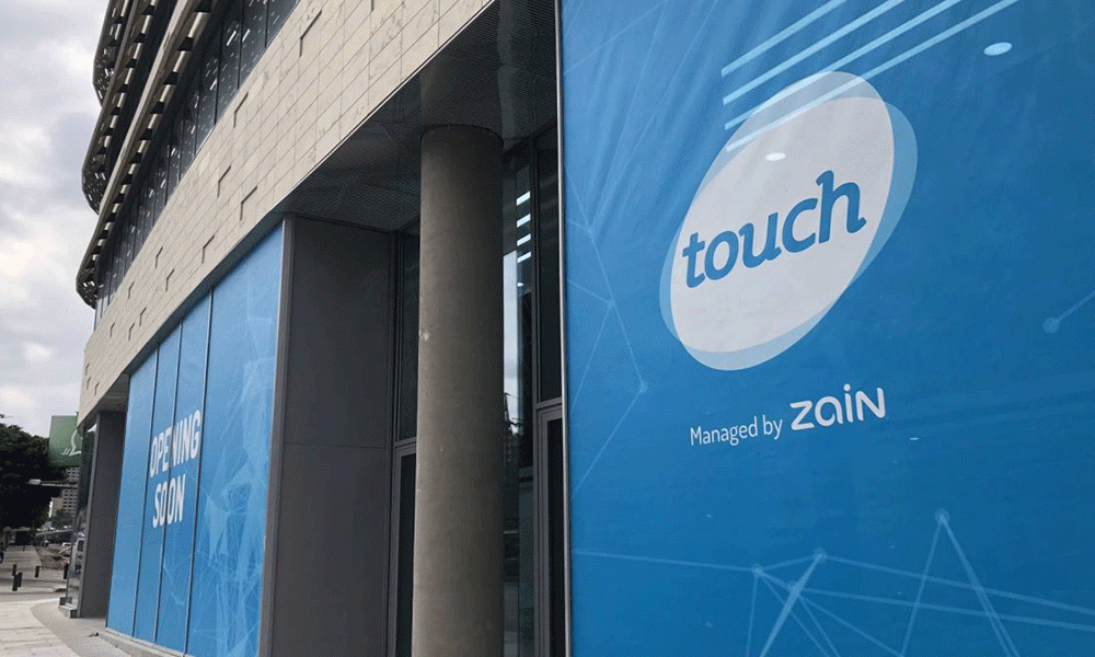 بالفيديو - متظاهرون حاولوا اقتحام شركة "touch" والجيش يتصدى