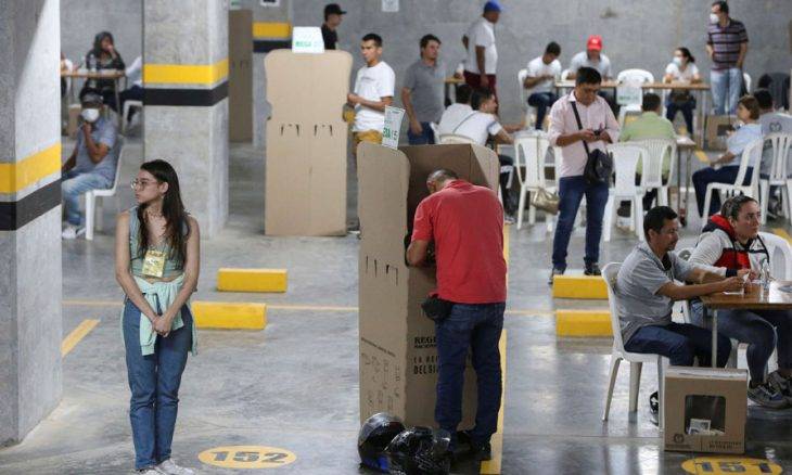 أسباب انتصار اليسار في كولومبيا وأميركا اللاتينية وإستمرار العقوبات في الشرق الأوسط