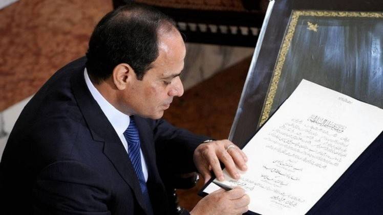 السيسي يعفو عن 1270 سجينا بمناسبة العيد