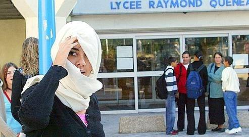 بدعوى تبشيرهما بالإسلام
مديرة كلية فرنسية تهين طالبتين محجبتين