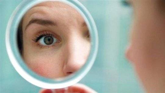 عناية خاصة للبشرة حول العين!