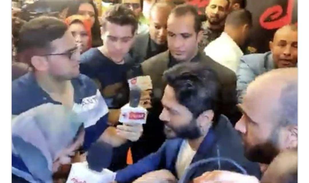 في لافتة طيبة.. تامر حسني يتدخل لإنقاذ فتاة سقطت على الأرض