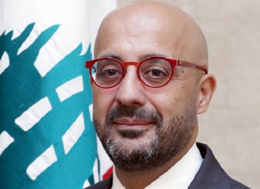ياسين تابع الأخبار المتعلقة بالتسرب النفطي في عكار