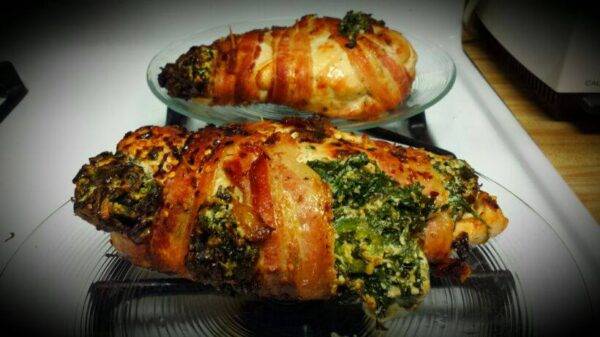 طبق اليوم: صدر الدجاج المحشي بالسبانخ والريكوتا
