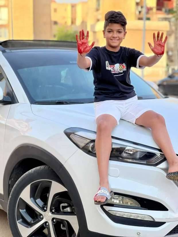 طفل "الغزالة رايقة" يشتري سيارة .. "خايف من الحسد"