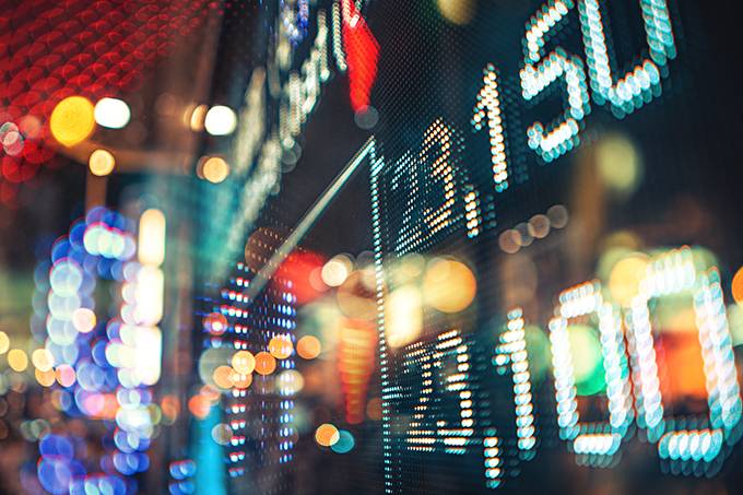 الدولار يرتفع لأعلى مستوى له أمام الين منذ 24 عاما