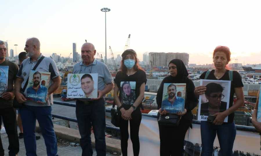 وقفة احتجاجية أمام مرفأ بيروت: الحريق يُهدّد بإزالة جريمة 4 آب البشعة