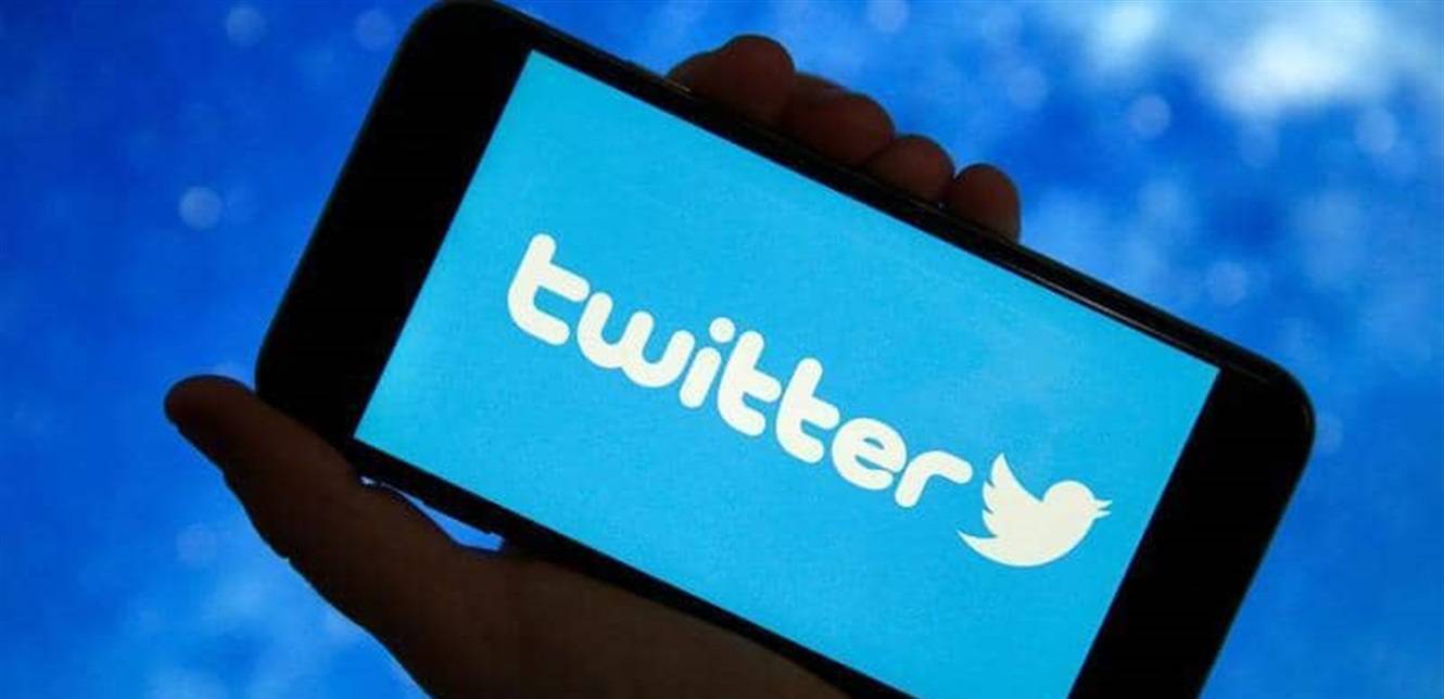 "تويتر" يسرّح العشرات من موظفيه!