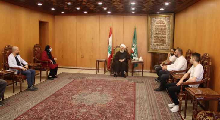 الخطيب وعد بالعمل على مُتابعة
قضيّة اللبنانيين الموقوفين في الإمارات