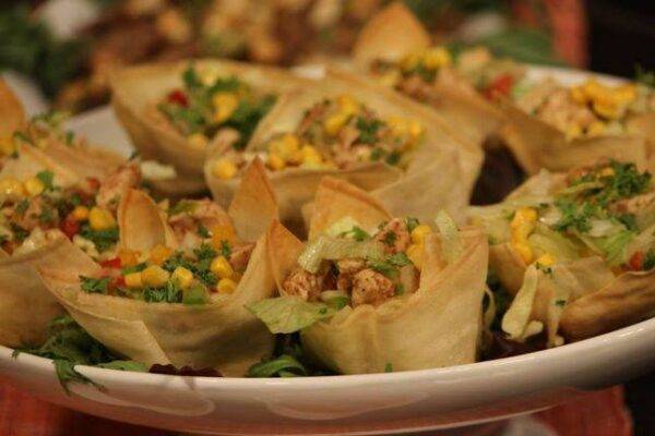 طبق اليوم: طريقة عمل سلطة الدجاج مع الأفوكادو