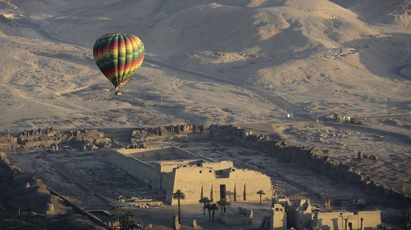 بعد تعليقها بسبب حادثة.. استئناف رحلات المناطيد في الأقصر
