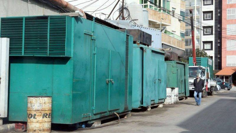 بعد توقيف أصحاب مولدات خالفوا تسعيرة الطاقة.. لافتات في شوارع صور حيّت القاضي رمضان