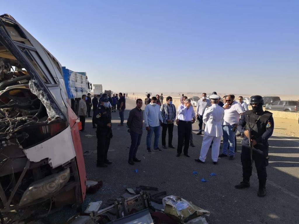حادث سير مروع في مصر.. مقتل 22 شخصاً باصطدام حافلة بشاحنة نقل