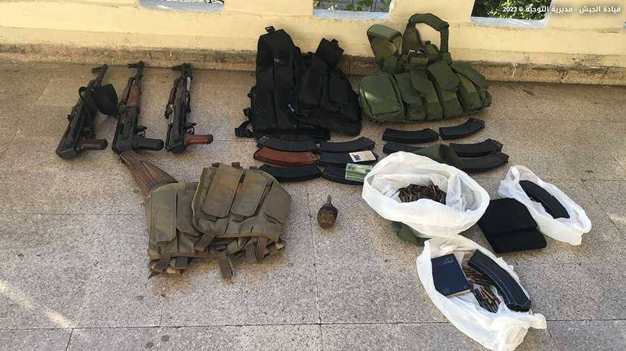 في القبة - طرابلس.. مداهمة للجيش وضبط أسلحة