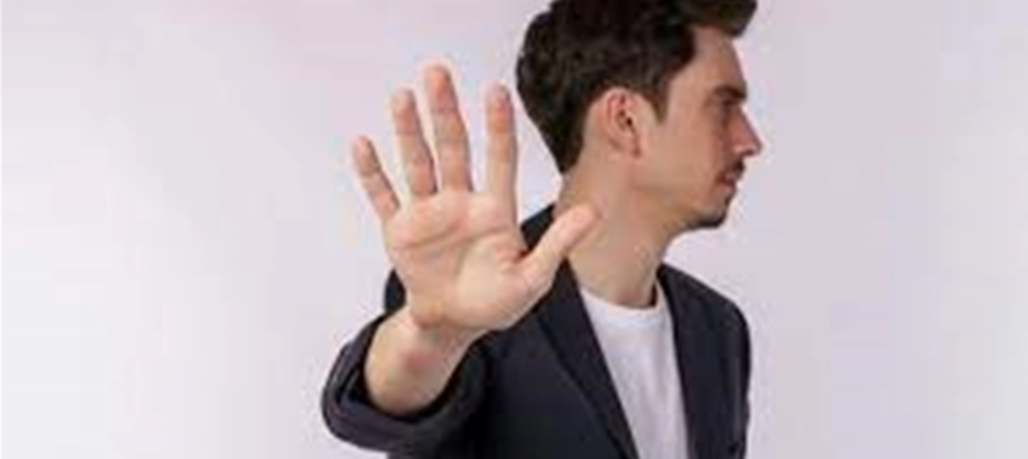غالبا ما يبرر نفسه ويدافع عن افعاله... كيف تتعامل مع أصحاب هذه الشخصية؟