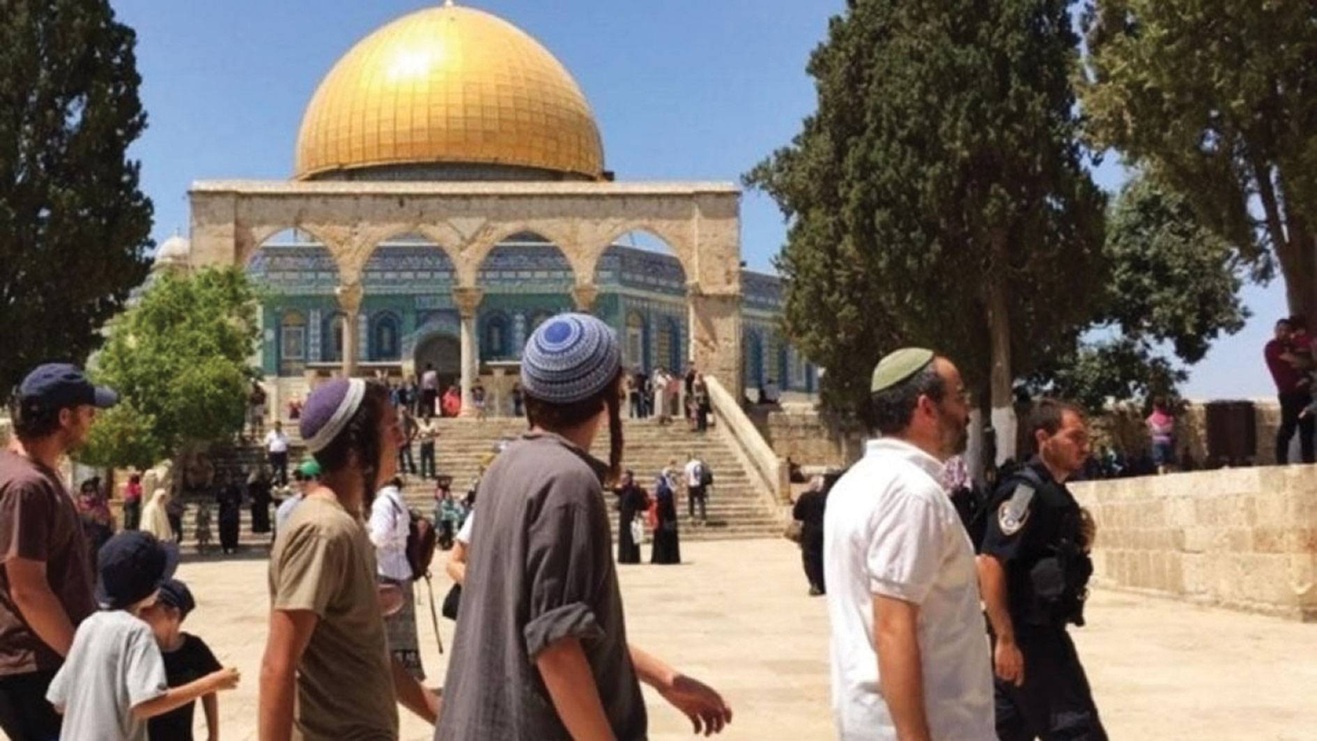 مُستوطنون يقتحمون الأقصى.. واعتقالات واسعة في الضفة
«الجهاد الإسلامي»: تشكيل خلايا مُسلّحة استهداف خطير لأبناء القدس