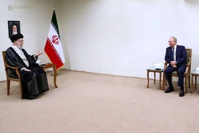 الرئيس الروسي يتهم واشنطن بزعزعة استقرار الدول... والخامنئي لبوتين: يجب طرد الأميركيين من منطقة شرق الفرات في سوريا