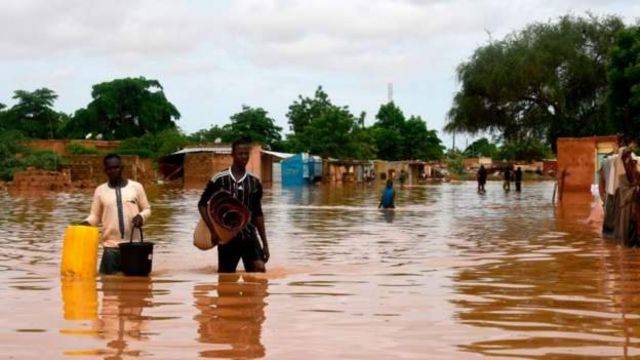 15 قتيلا و أكثر من 23 ألف متضرر جراء الفيضانات في النيجر