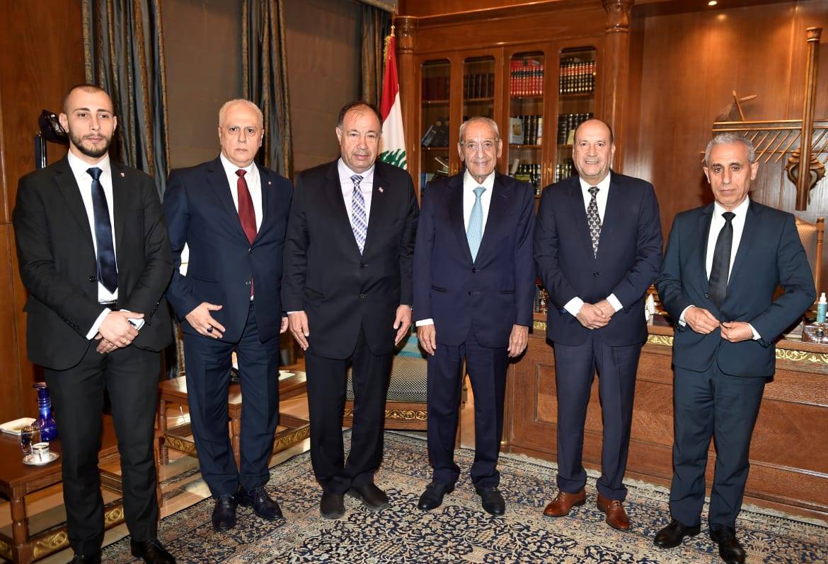 دعا الى جلسة الثلثاء المقبل... وصرّح عن أمواله
بري بحث مع رئيس مجلس الشيوخ
في الأوروغواي تفعيل التعاون التشريعي