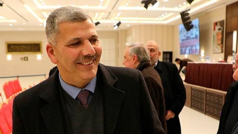 كيف علّقت حركة "حماس" على محاولة اغتيال الشاعر؟