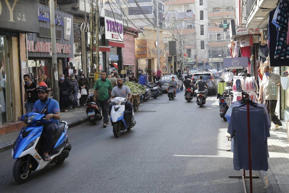بالفيديو - جرحى في برج البراجنة جراء سقوط سقف شرفة أحد المنازل