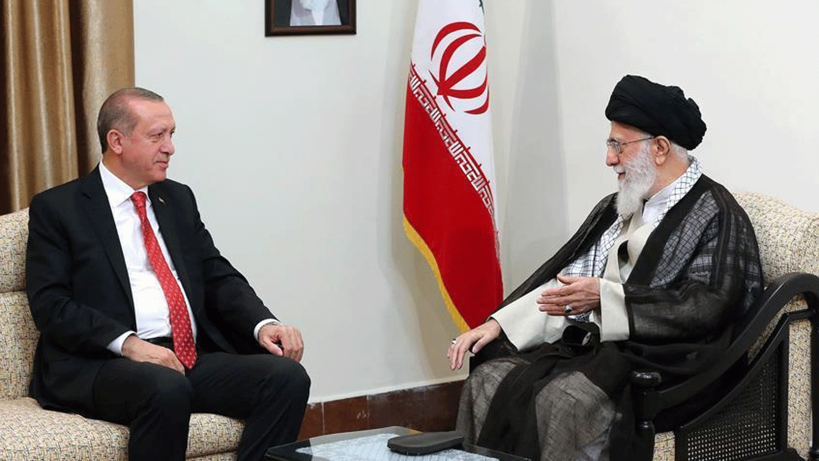 خامنئي لأردوغان: تَعَقَّل