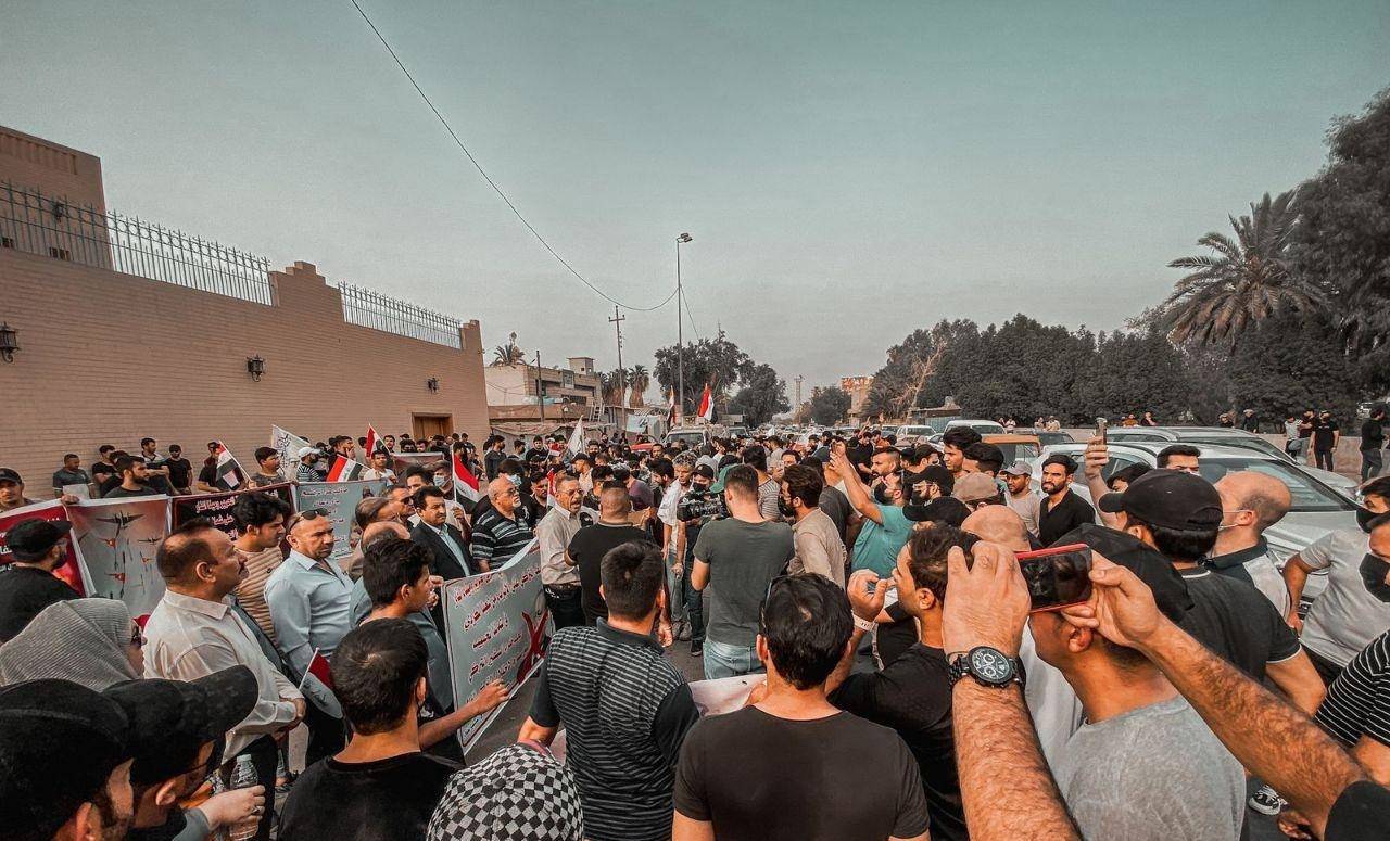 محتجّون يحاولون اقتحام القنصلية التركية في بغداد