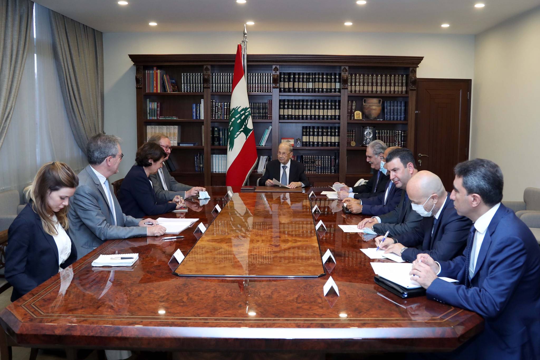 رئيس الجمهوريّة: سنواصل العمل لتحقيق الإصلاحات الضروريّة
دوكان: فرنسا مُستمرّة الاهتمام بلبنان والرغبة بمساعدته للخروج من الأزمة
