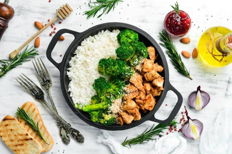 طريقة عمل دجاج بالبروكلي والصويا صوص