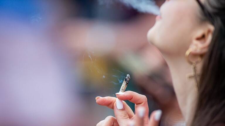 دراسة تكشف عن البنية الجينية الكامنة وراء تعاطي الكحول والسجائر