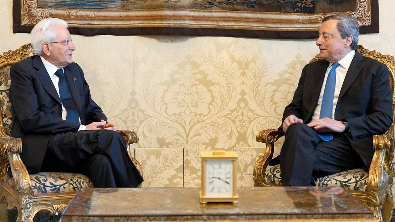 الرئيس الإيطالي يحل البرلمان