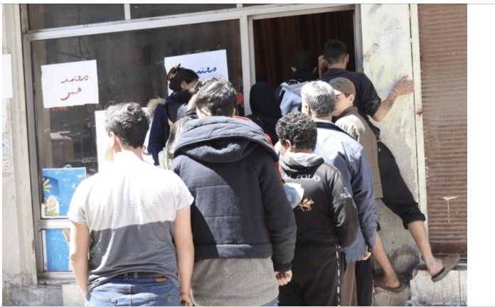 زحمة وإشكالات أمام أفران في صيدا