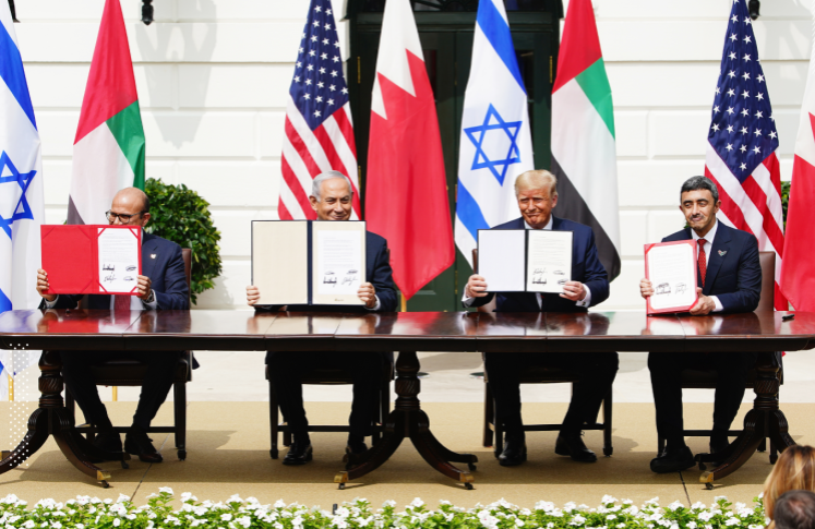 استطلاع لمعهد واشنطن: تراجع تأييد التطبيع في 3 دول خليجية