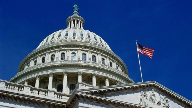 أعضاء بمجلس الشيوخ الأميركي يطالبون بفرض عقوبات على مبيعات النفط الروسية للصين