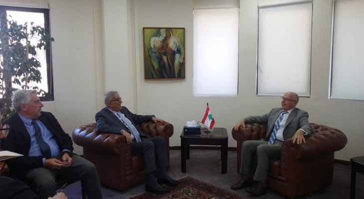 سفير أوكرانيا أبلغ بو حبيب
أن بلاده مُستمرّة بتسليم القمح للبنان