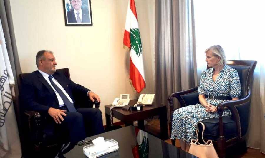 بوشكيان عرض العلاقات مع سفيرة السويد