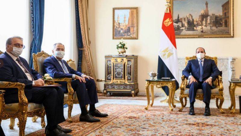السيسي يُؤكد للافروف أهميّة الحلّ الديبلوماسي للأزمة الأوكرانيّة