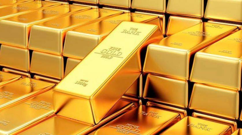 أسعار الذهب تتراجع مع ارتفاع الدولار