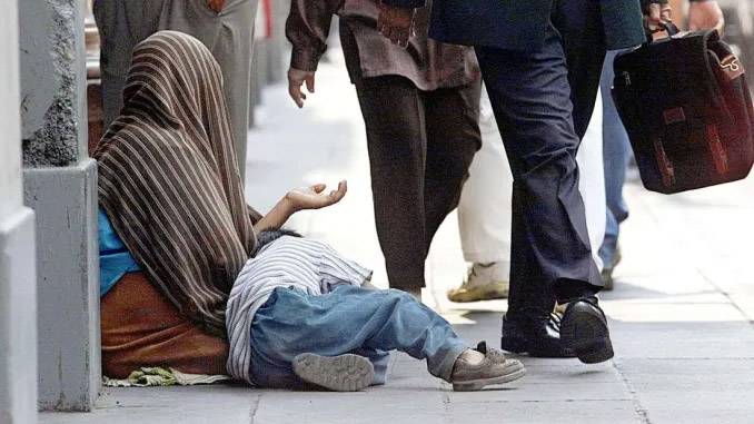 التسوّل من «مال الله» الى مجموعات تحترف جمع المال
45% من الأطفال اللبنانيين تسرّبوا من المدارس...الجمعيات التي تعنى بحقوق الطفل تفقد السيطرة على هذه الظاهرة
