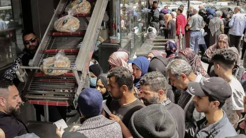 سعر ربطة الخبز في بعلبك 30 ألف ليرة.. والأهالي يأكلون الأرز و»البسكويت»!!!