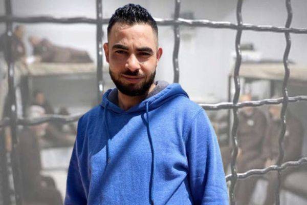 الأسير الفلسطيني رائد ريان ينتصر بعد إضرابه عن الطعام لمدة 113 يوما