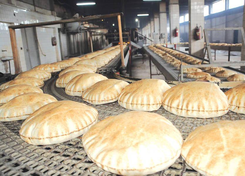 رئيس اتحاد موظفي بيروت طالب الجيش توزيع الطحين وحل أزمة الرغيف