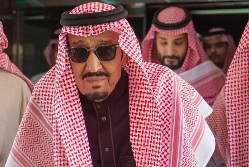 الملك سلمان يتلقى برقيات تعزية بوفاة ابن أخيه