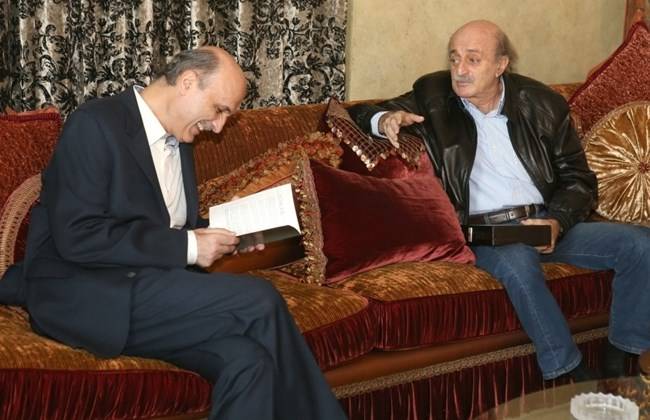 أشهر العسل السياسية بين معراب والمختارة صمدت إنتخابياً فقط ولن تستمر في غزلها...
التحالف الهش إهتز مع تردّدات مرتقبة... لا كيمياء بين جعجع وجنبلاط بل قلة ثقة متبادلة