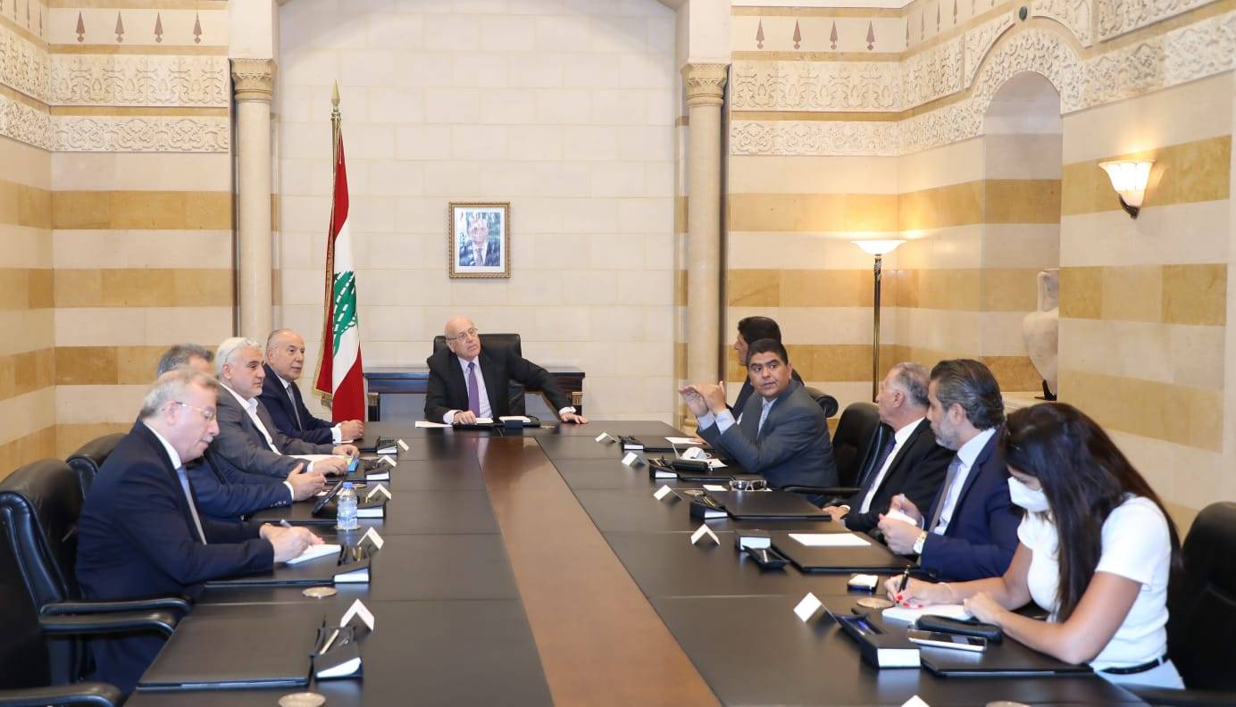 ميقاتي ترأس اجتماع اللجنة الوزارية المكلفة معالجة تداعيات الازمة المالية ووقع مرسومي نقل إعتماد الى موازنة الجامعة اللبنانية