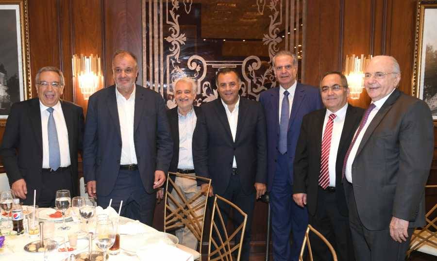 حوار صناعي على مادبة عشاء لنصراوي

الزعني : الازمة الحالية ستمر كغيمة صيف