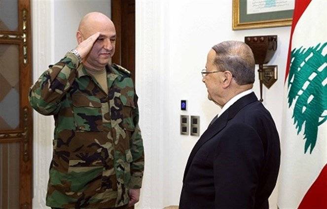 "إن شاء الله خير".. عون مستقبلاً قائد الجيش: لا مجال لليأس في ظل الظروف القاسية التي نعيشها