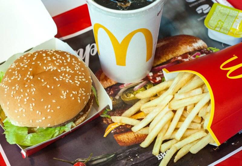 بسبب "ماكدونالدز".. غرامة كبيرة لمسافر!