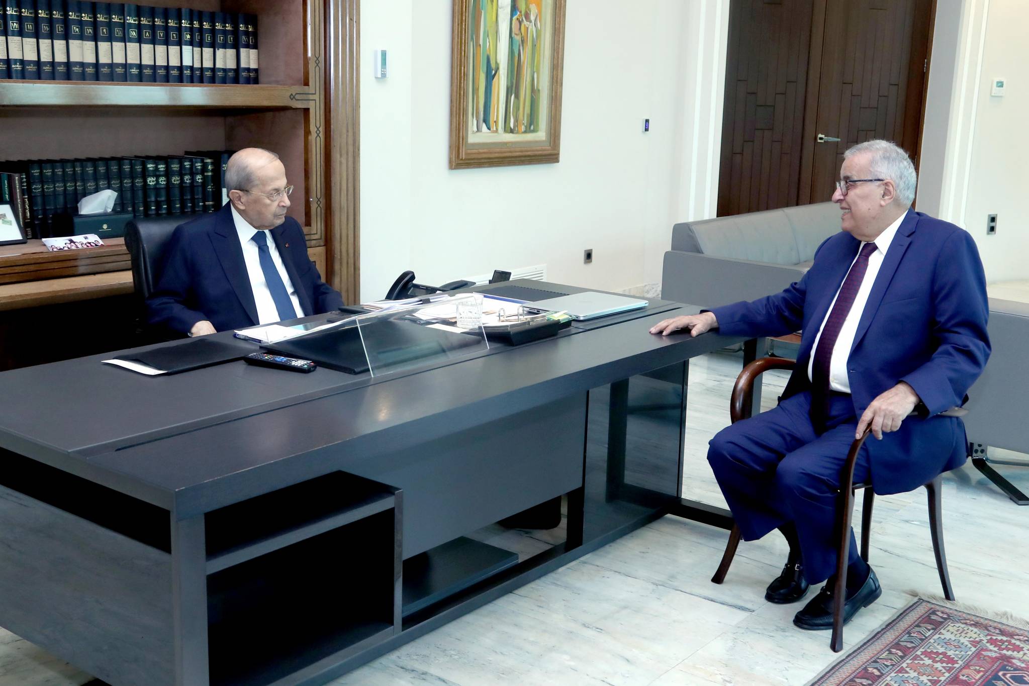 تسلّم أوراق اعتماد عدد من السفراء
رئيس الجمهوريّة عرض مع بو حبيب
نتائج محادثات الوسيط الأميركي في لبنان