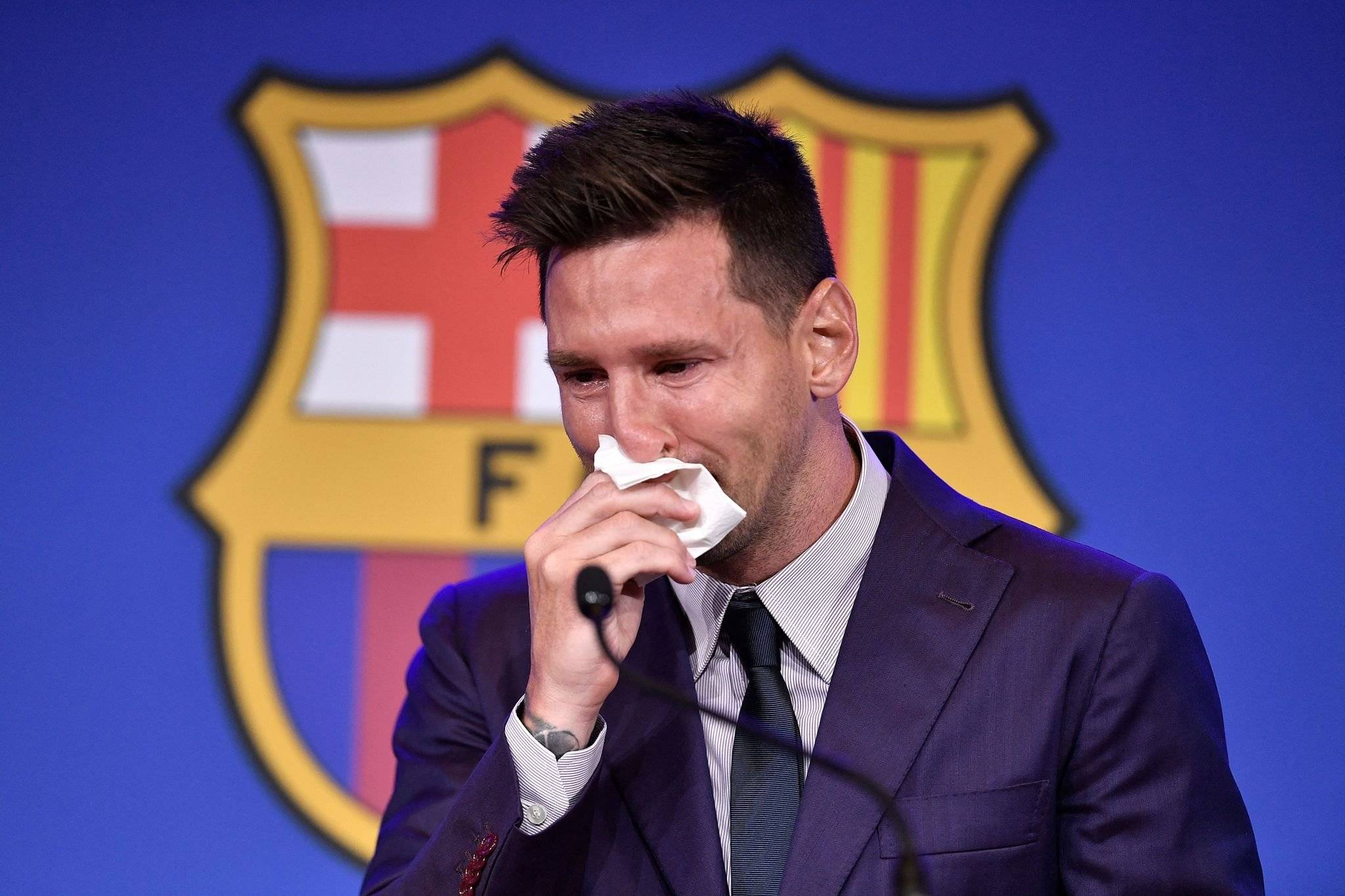 في مثل هذا اليوم.. ميسي خارج برشلونة رسمياً